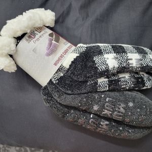2 Pair Pack Muk Luks Cabin Socks, no skid bottom, checkered plaid, L to XL  NEW